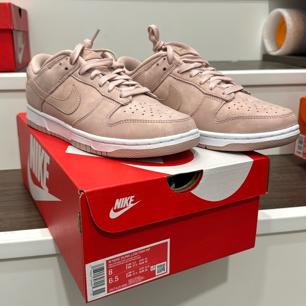 Nike dunks pink